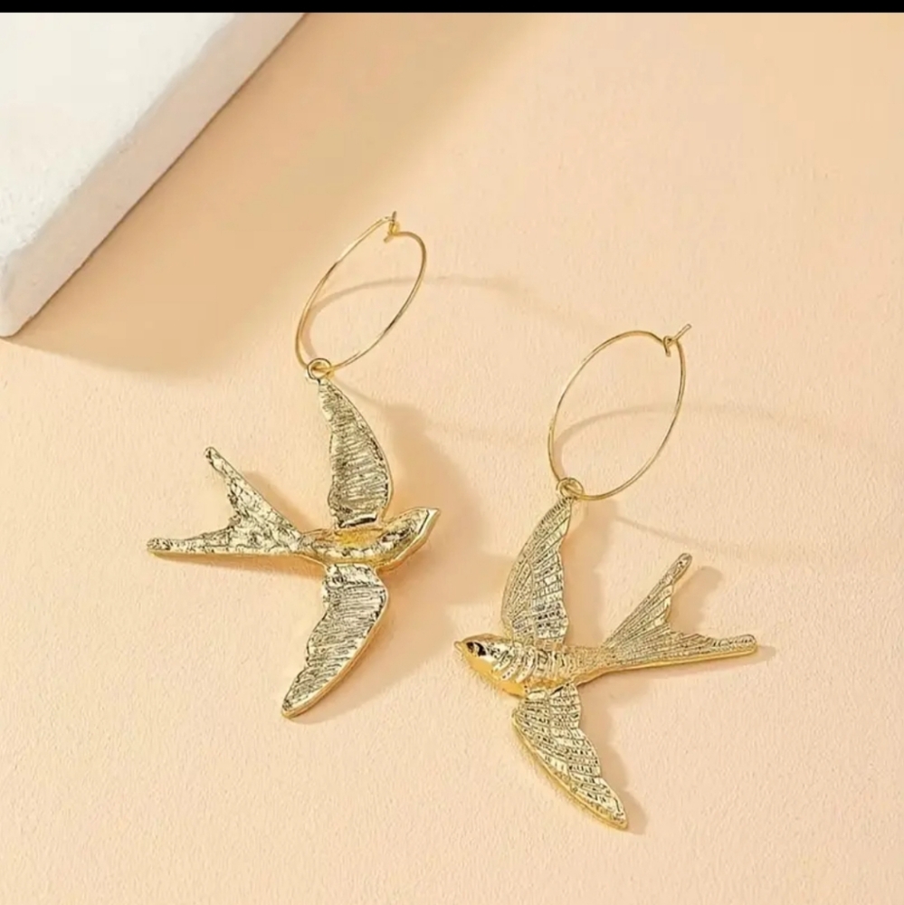 Stunning Golden Sparrow Hoop Earrings. NWT - Picture 3 of 7